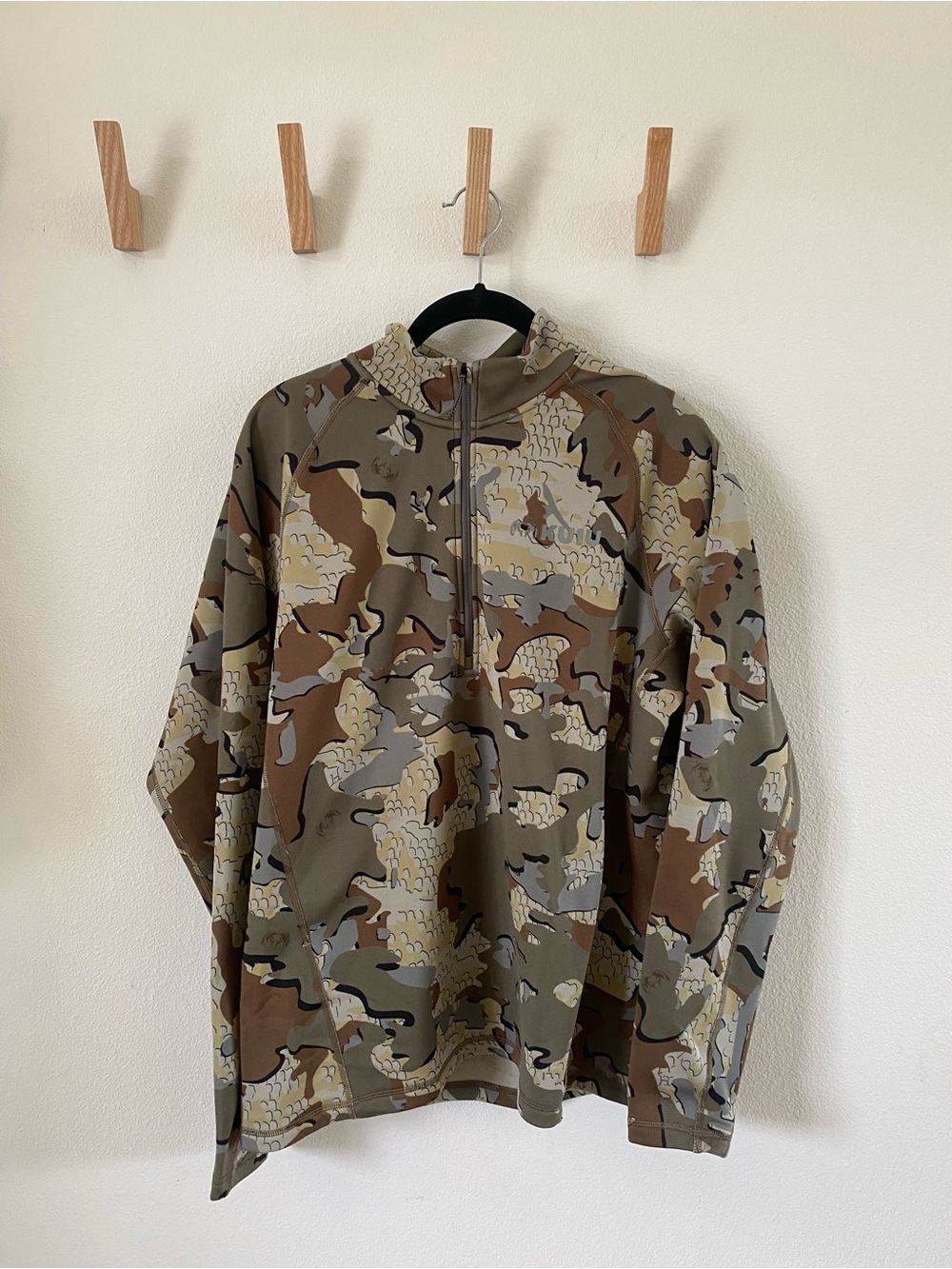 KUIU Men's Camo Quarter-Zip Medium